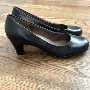 NWOT Aerosoles Nice Play Brown Leather Heel